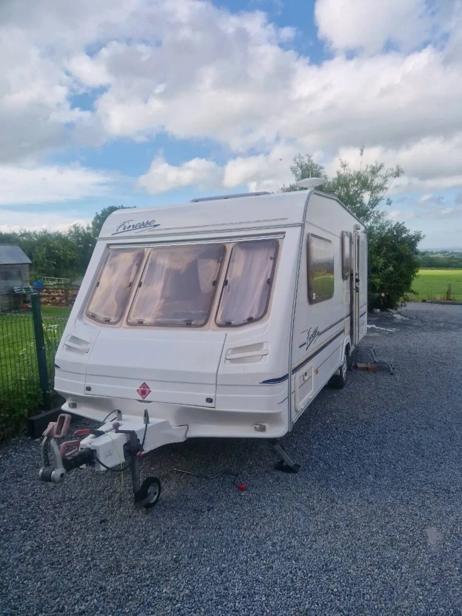 Caravan Finesse Sterling - Image 1