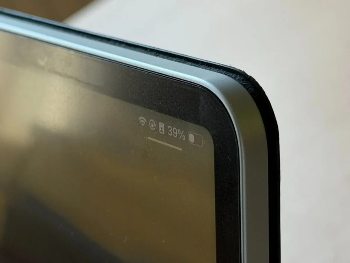 iPad Pro M1, 1TB, 2021 & Keyboard - Image 3