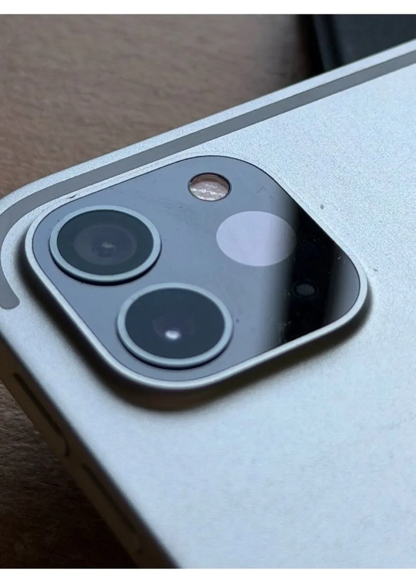 iPad Pro M1, 1TB, 2021 & Keyboard - Image 4