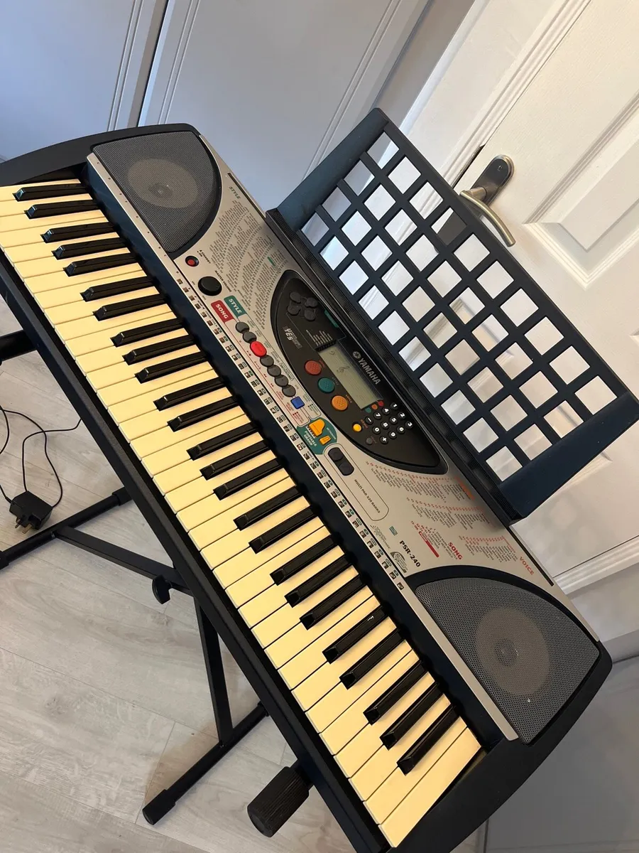 Yamaha keyboard - Image 2