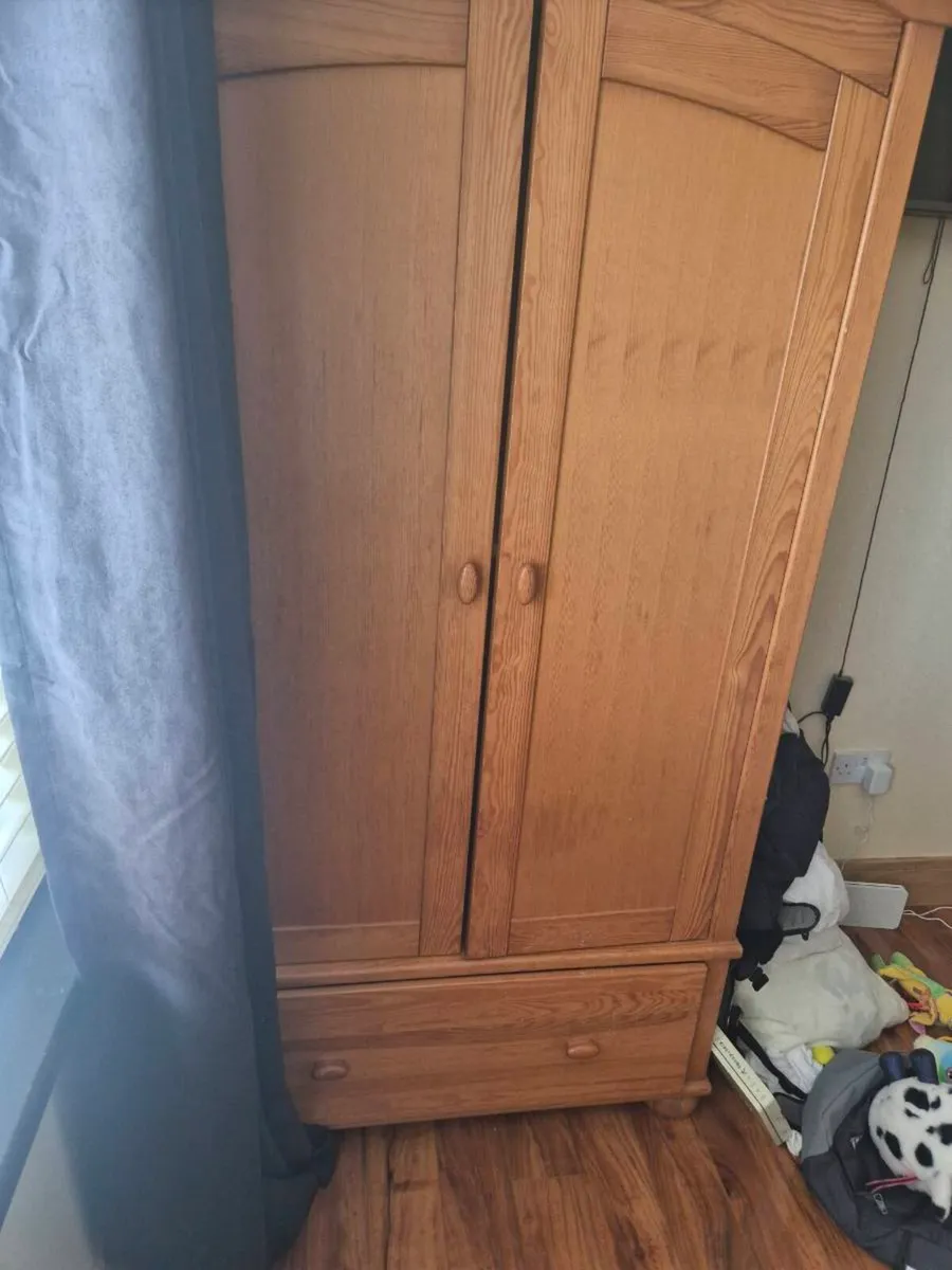 Double wardrobe not flat packed - Image 3