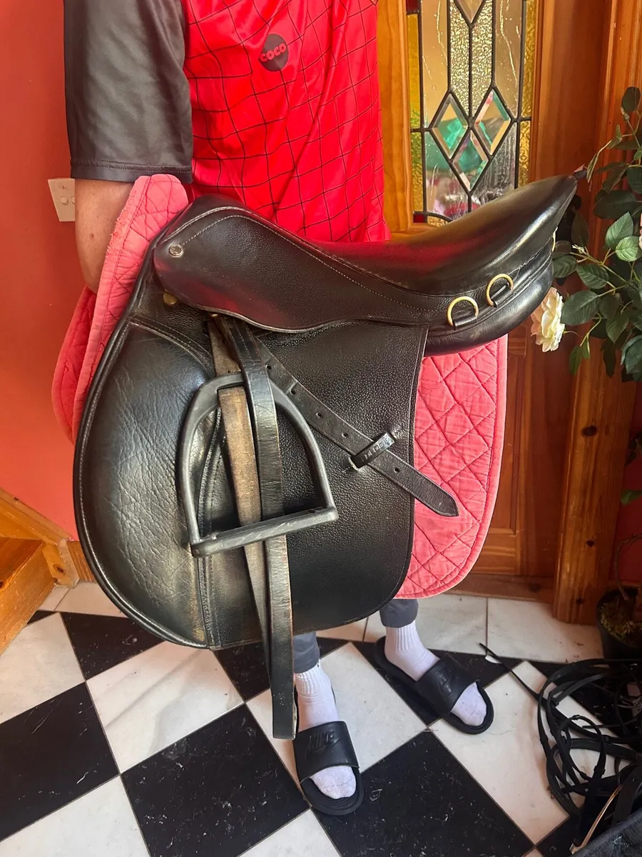 Black leather show saddle - Image 1