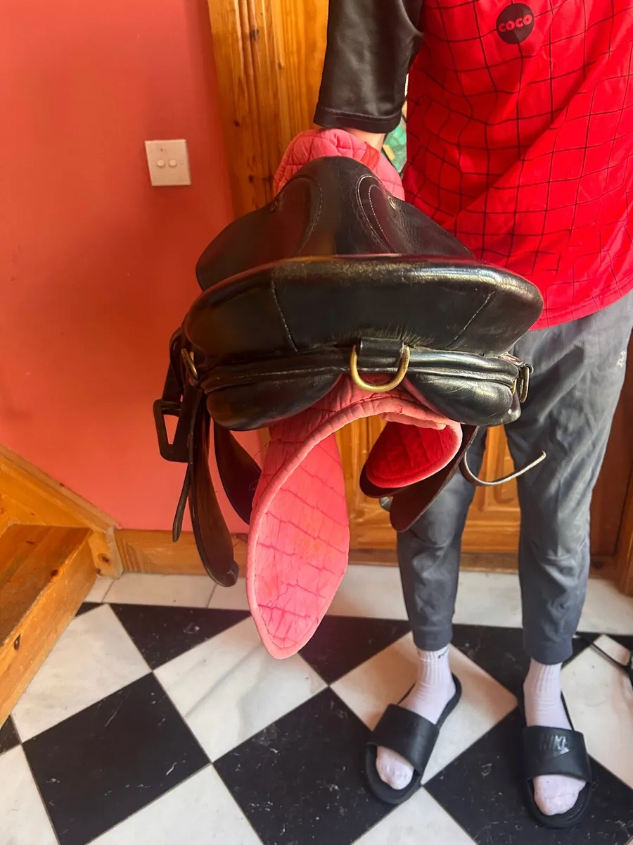Black leather show saddle - Image 2