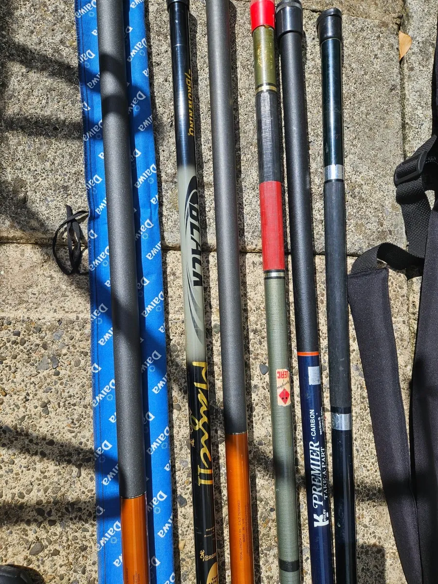 Fishing bag and some rod bases - Image 1