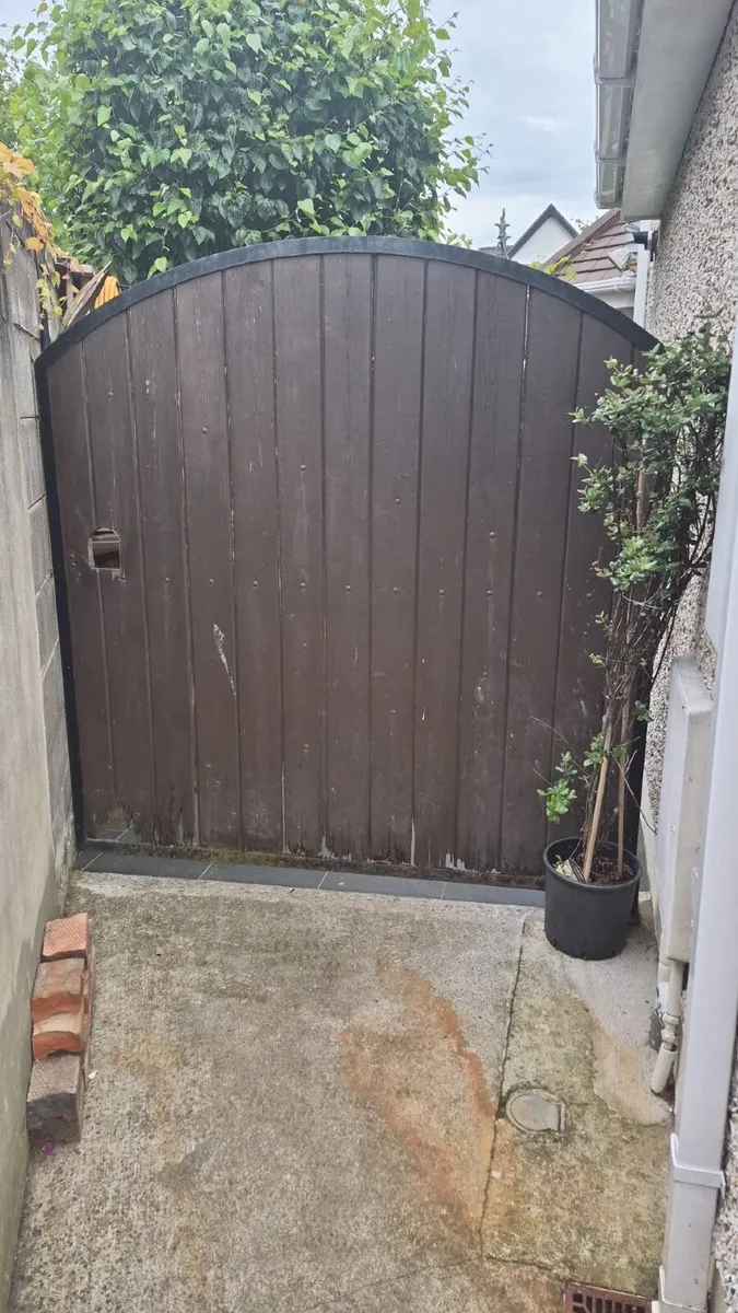Metal frame wooden side gate - Image 1