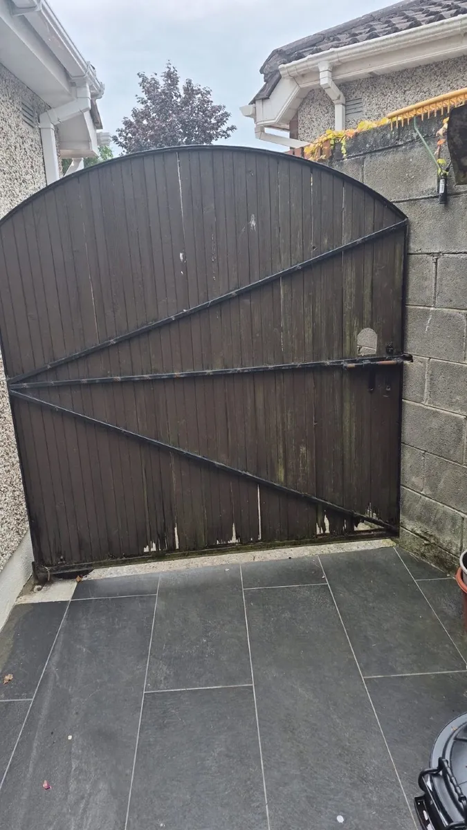 Metal frame wooden side gate - Image 2
