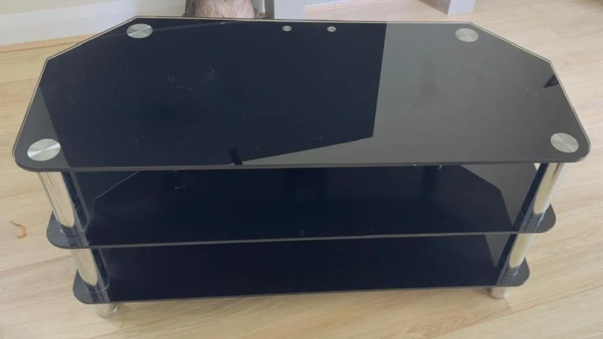 TV stand - Image 1
