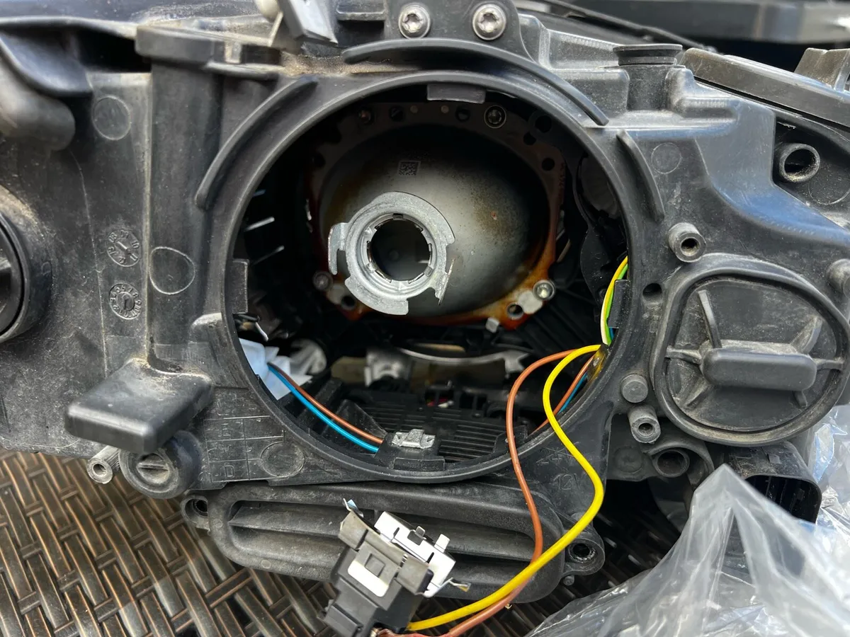 BMW Headlamp for F10 5 series LHS original - Image 3