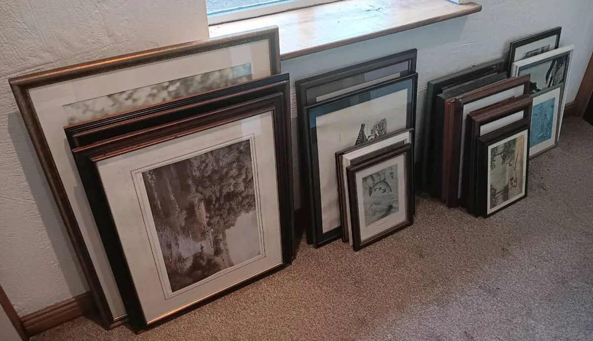 Mixture of prints and pictures - Image 1