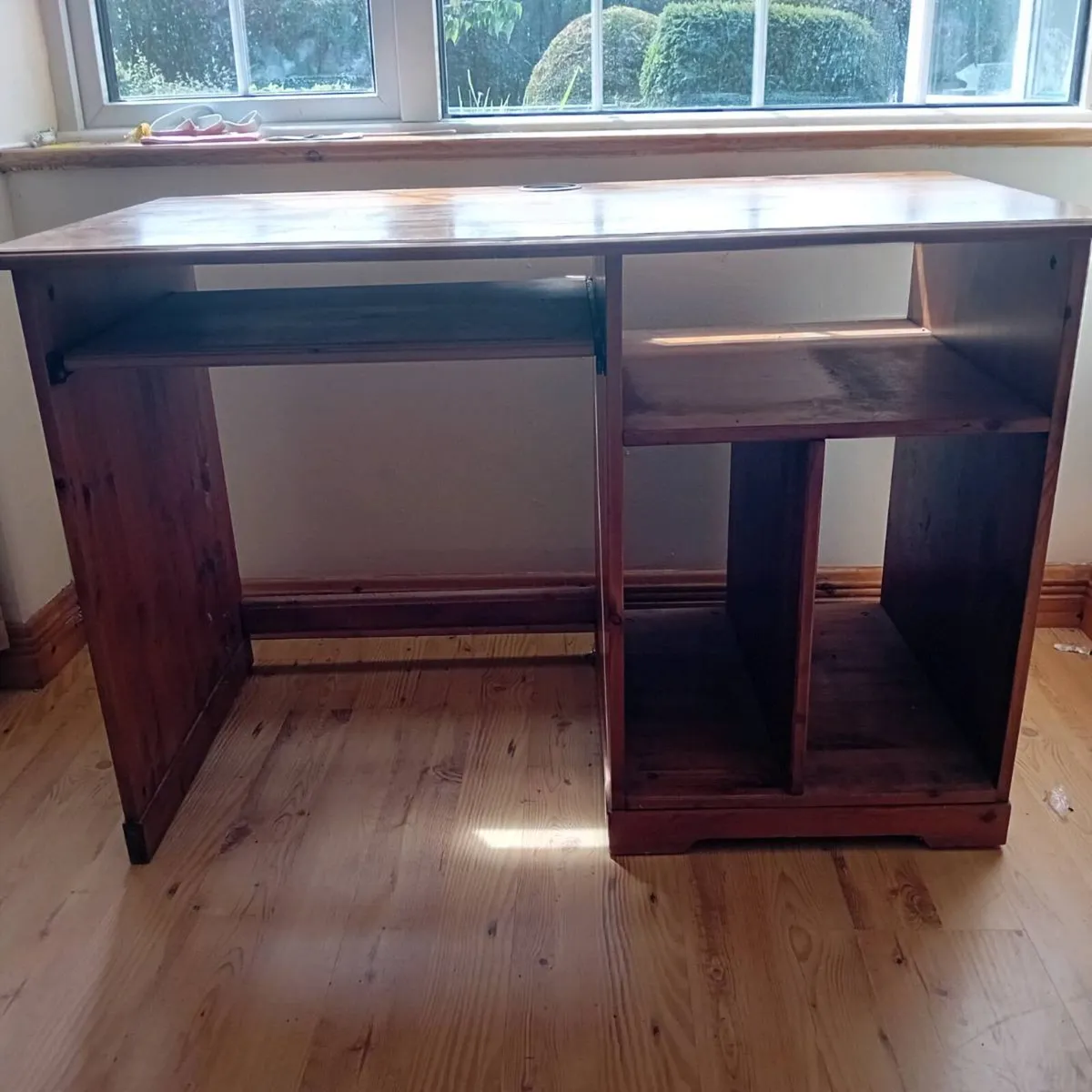 Office chair and desk - Image 3