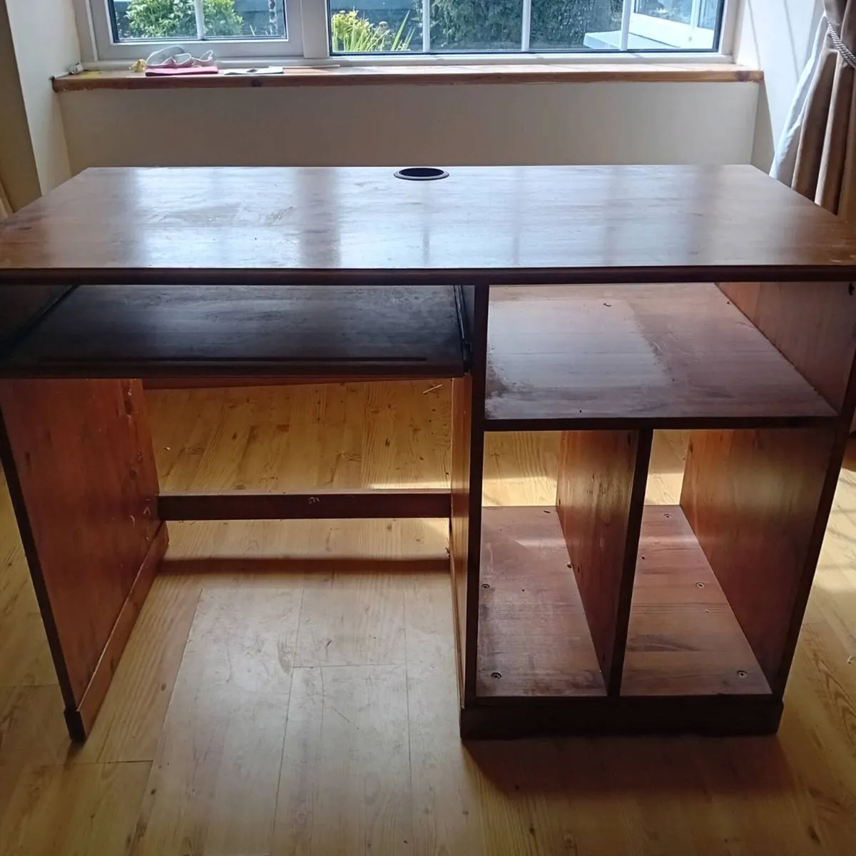 Office chair and desk - Image 4