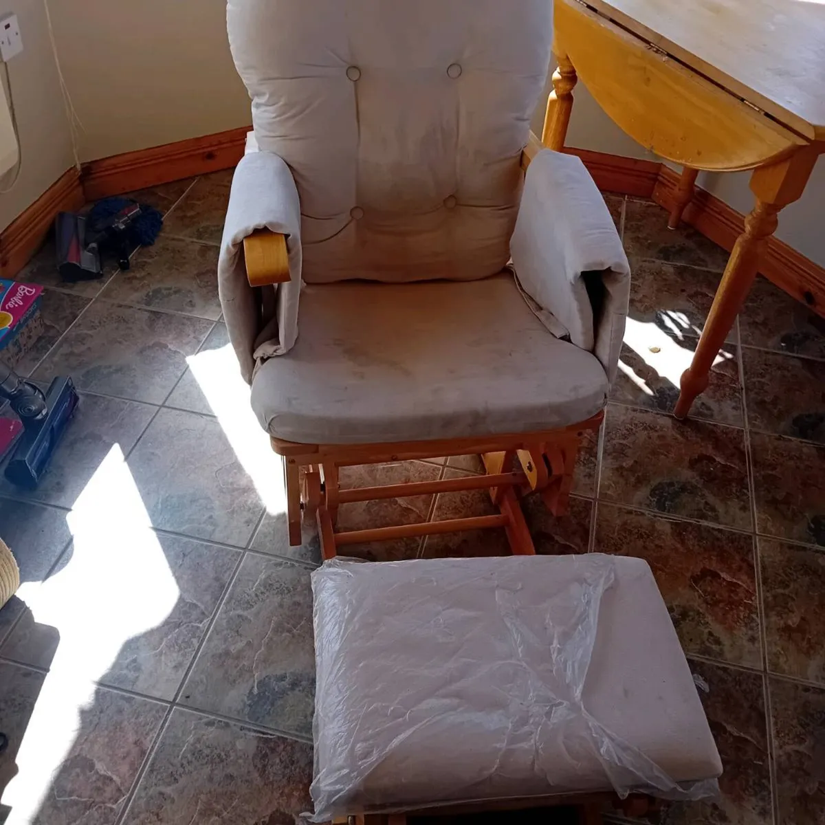 Babylo Rocking chair and footrocker - Image 1