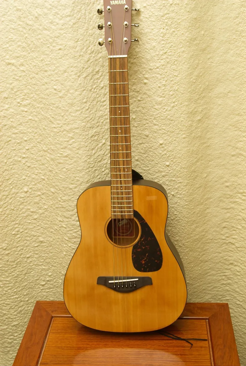 Yamaha Junior Guitar JR2