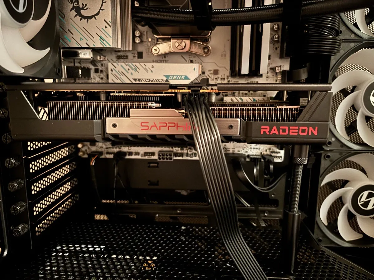 Sapphire Radeon Rx 9060 XT 16gb - Image 2