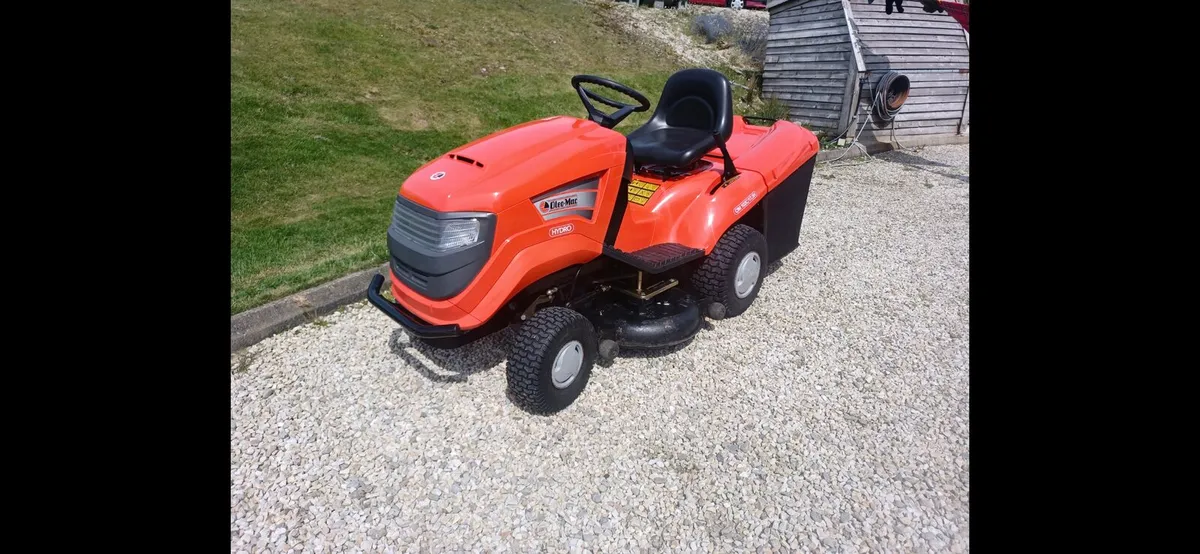 Oleo-mac ride on mower - Image 3