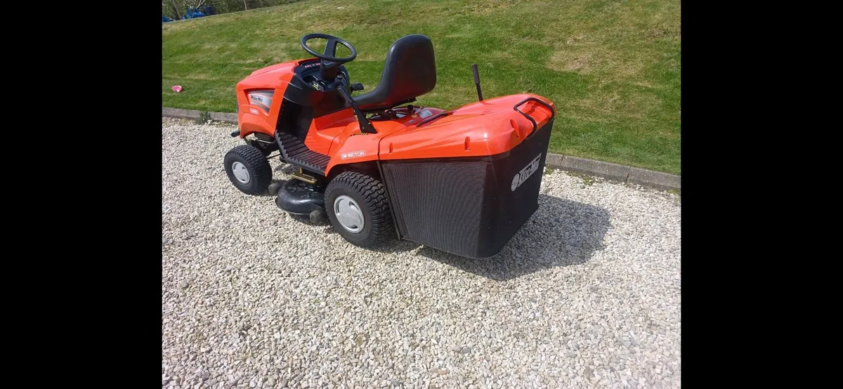 Oleo-mac ride on mower - Image 1