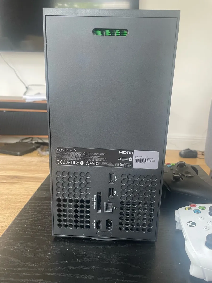 Xbox Series X 1TB with an extra controller - Image 2