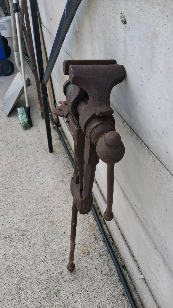 Blacksmiths vice - Image 2