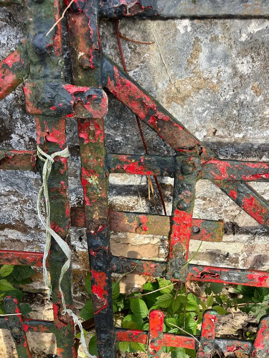 Forged gates 4 foot’6 - Image 3
