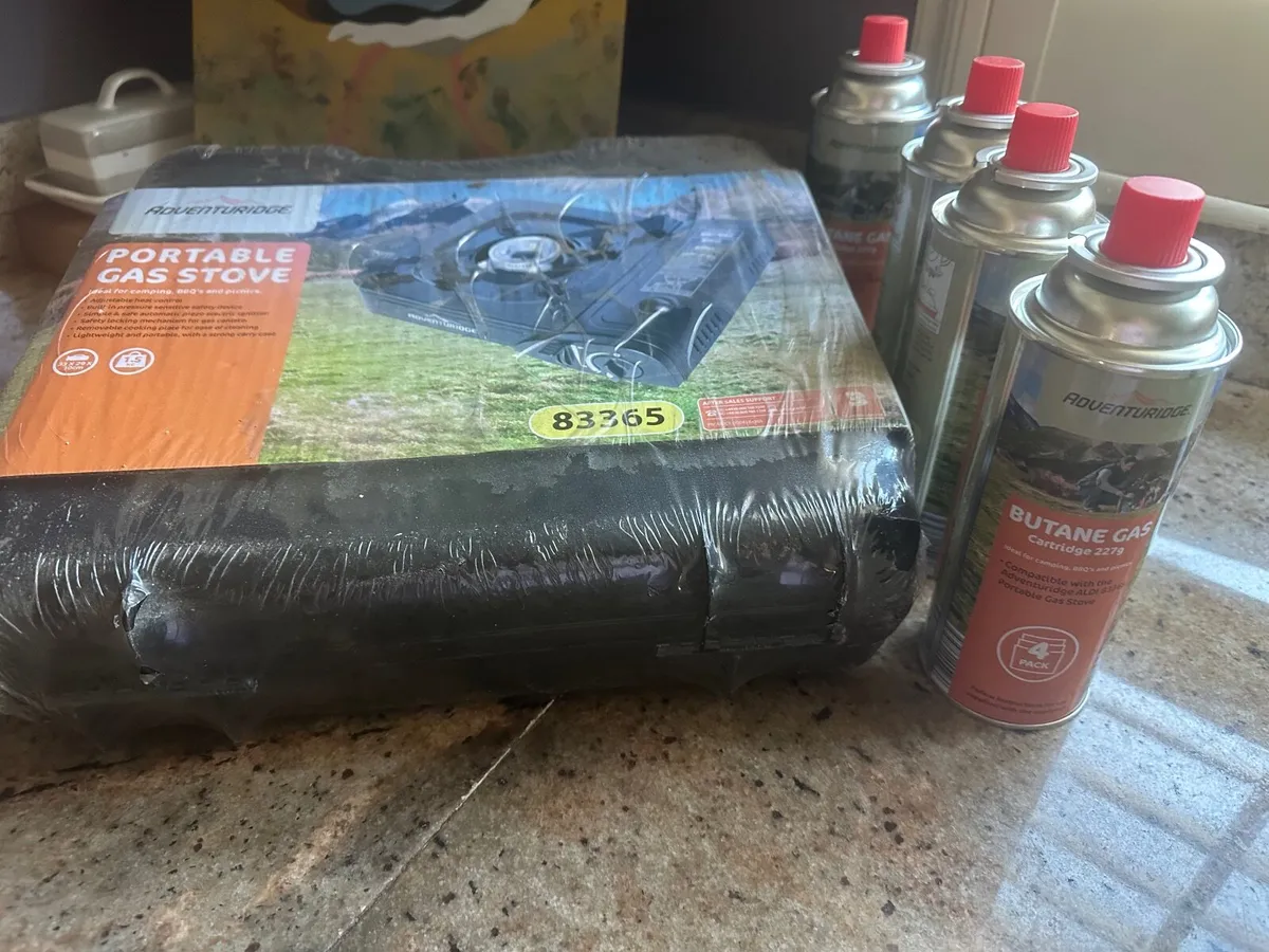 Portable gas stove and 4 butane gas cartridges - Image 2