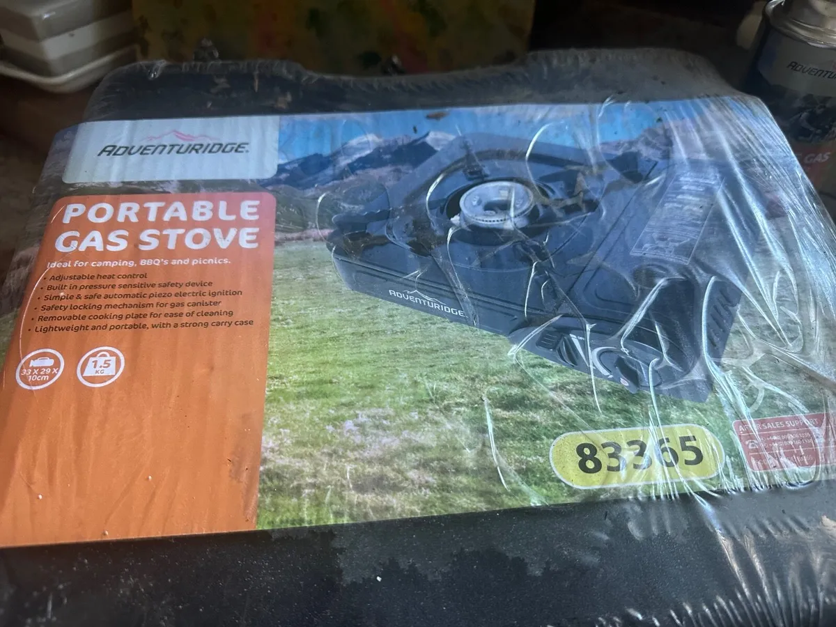 Portable gas stove and 4 butane gas cartridges - Image 3