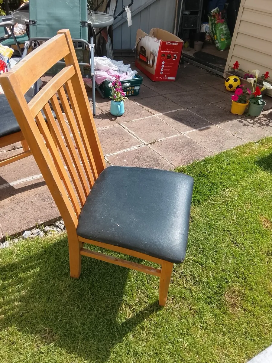 Kichen table & 2 chairs free - Image 3