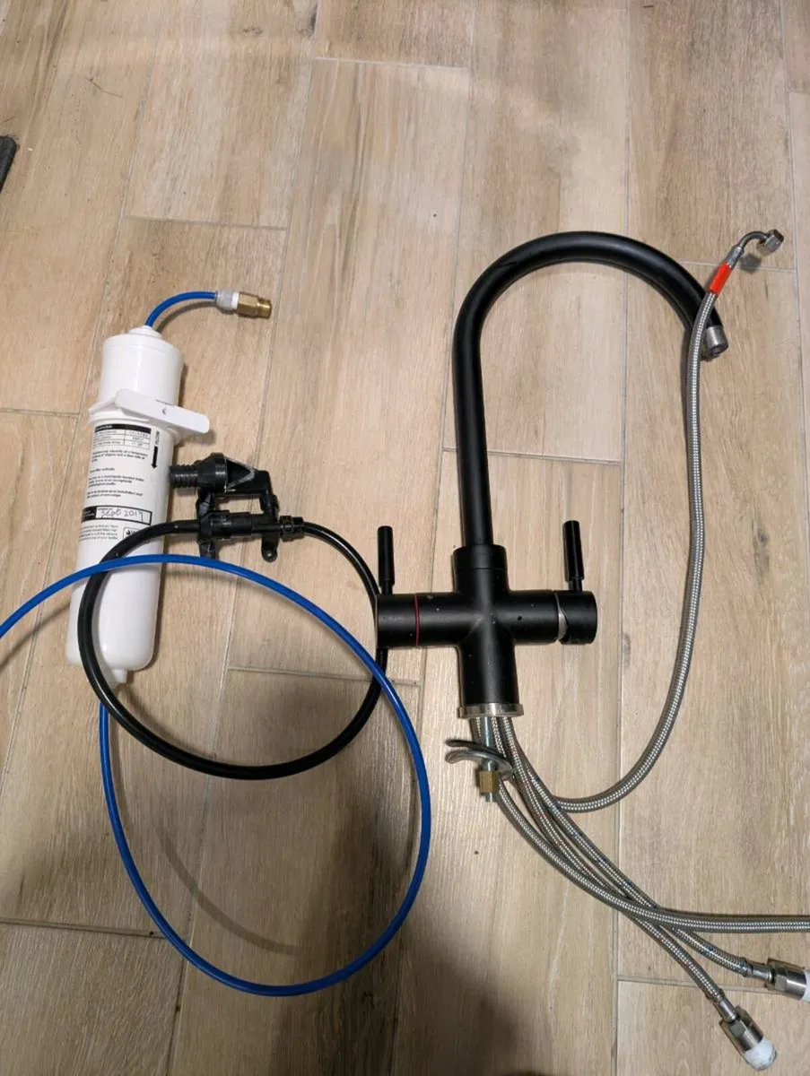Abode Pronteau 3-in-1 Boiling Water Tap (Matt Blac - Image 1