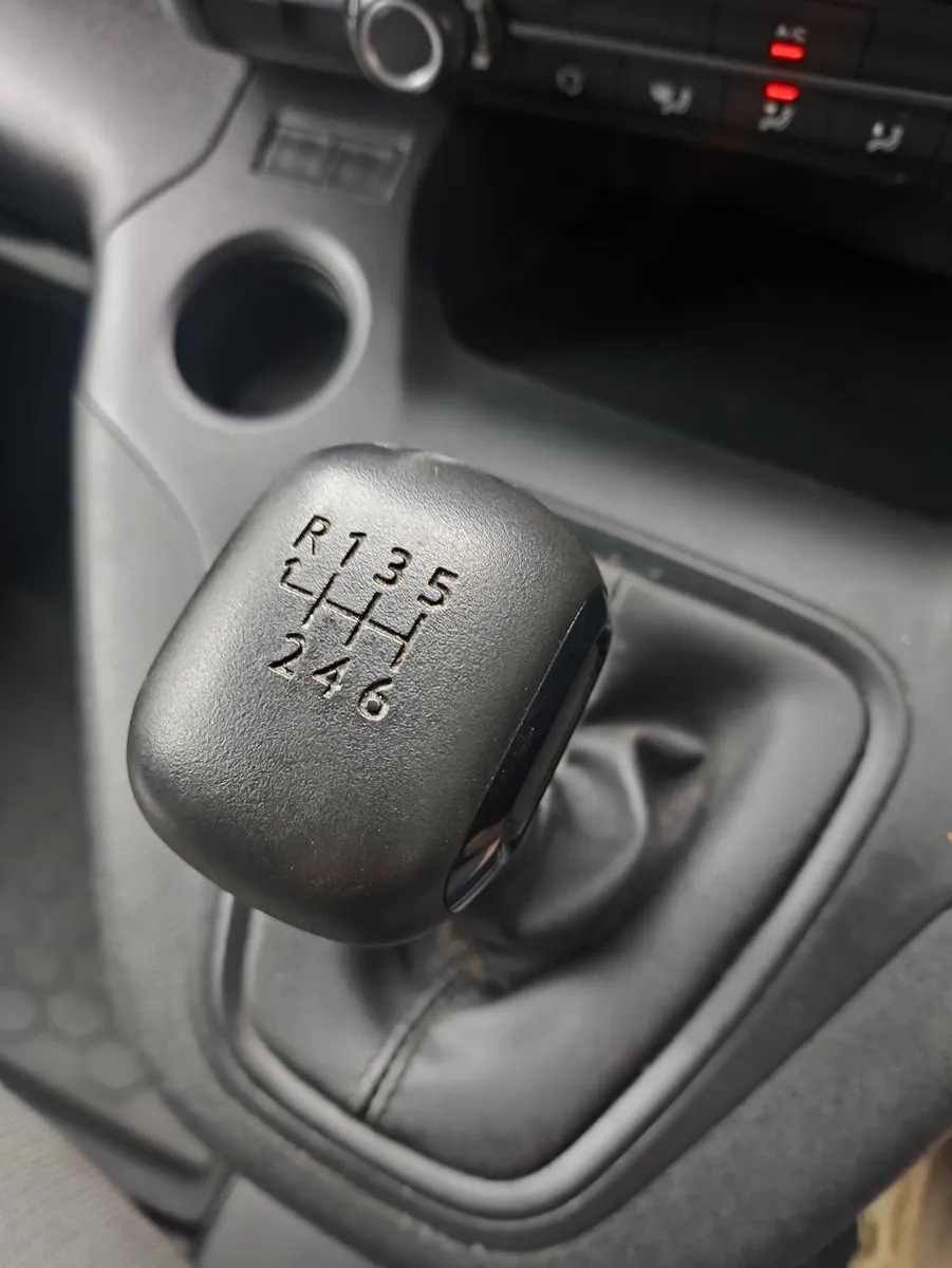 Opel Combo 2023 comfort trim - Image 2