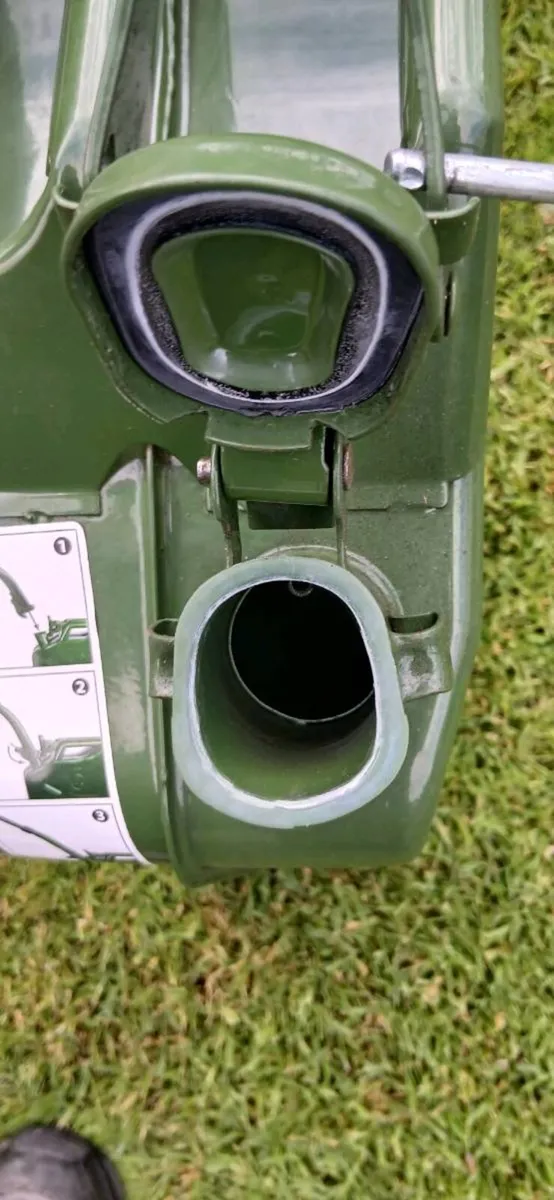 Jerry can - Image 3