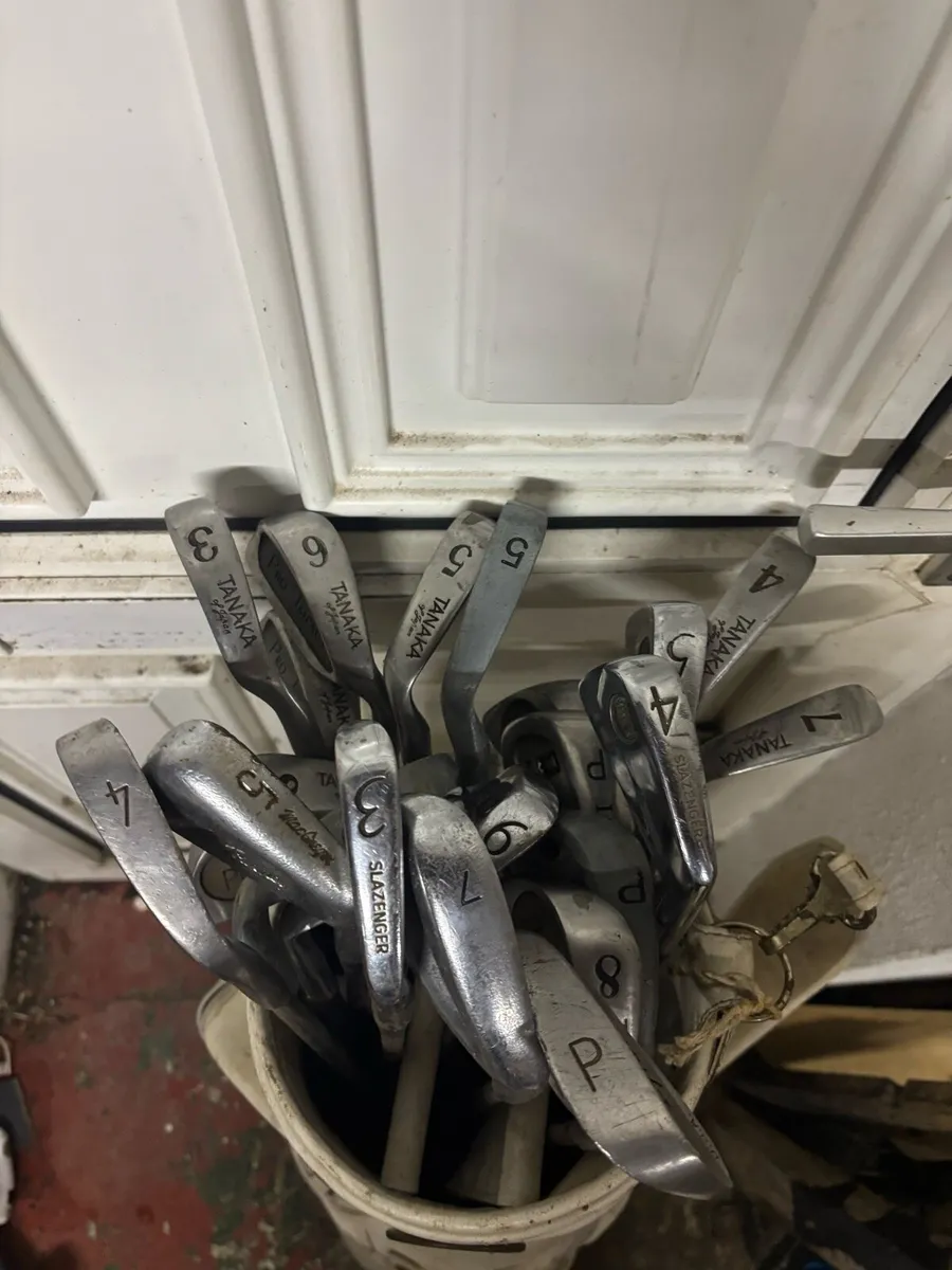 Golf clubs and bag - Image 1