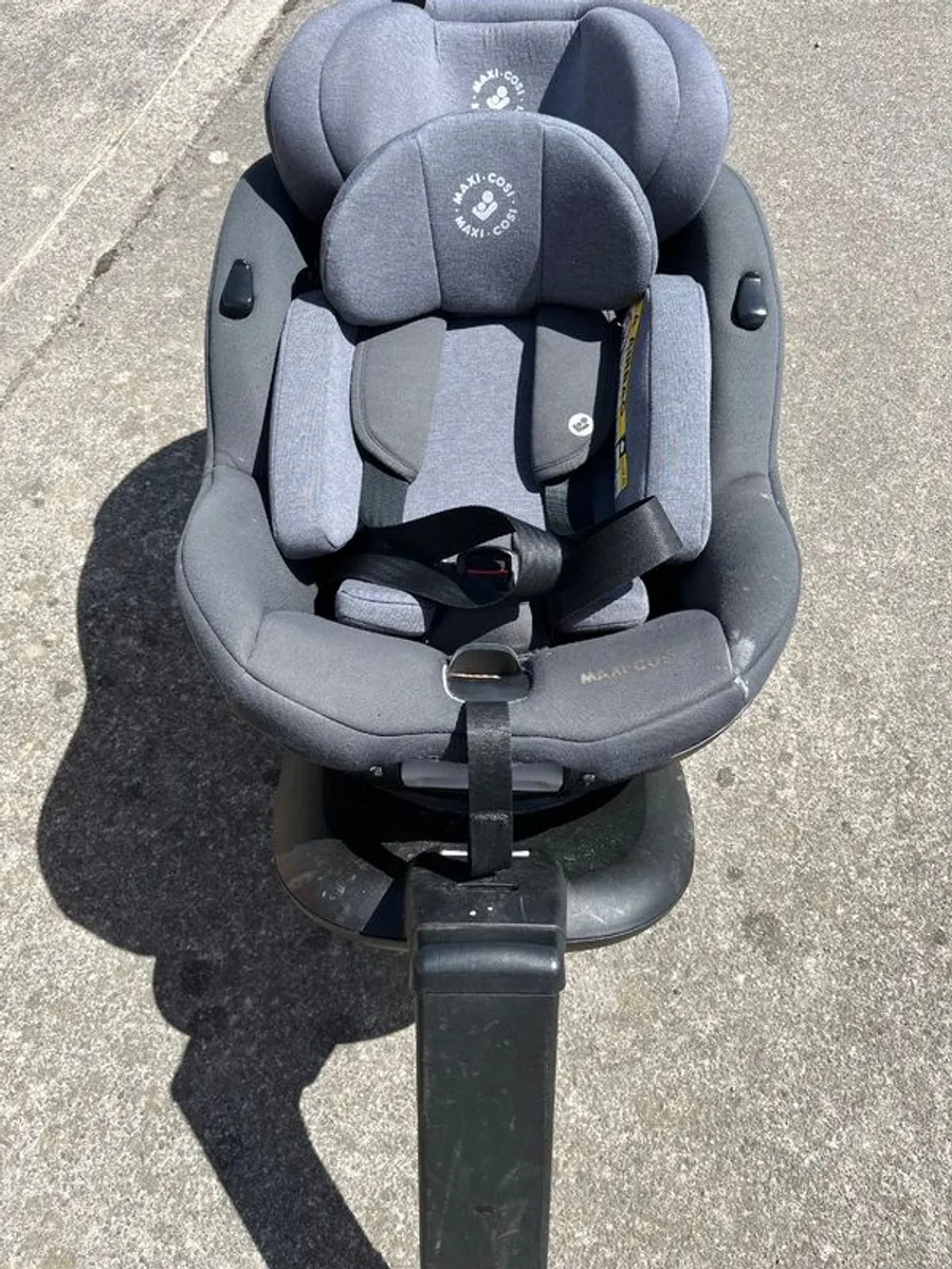 Baby car seat Maxi cosi Mica 360 - Image 1