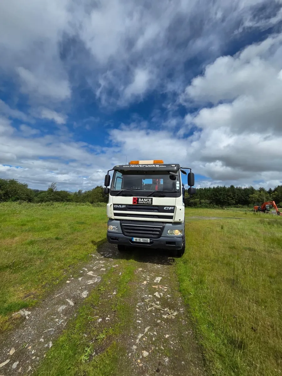 DAF 8-wheel grab lorry - Image 1