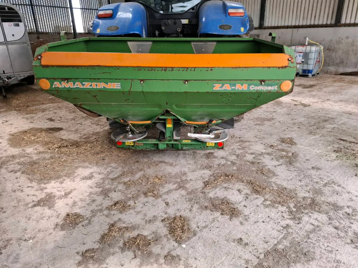 Fertiliser spreader - Image 1