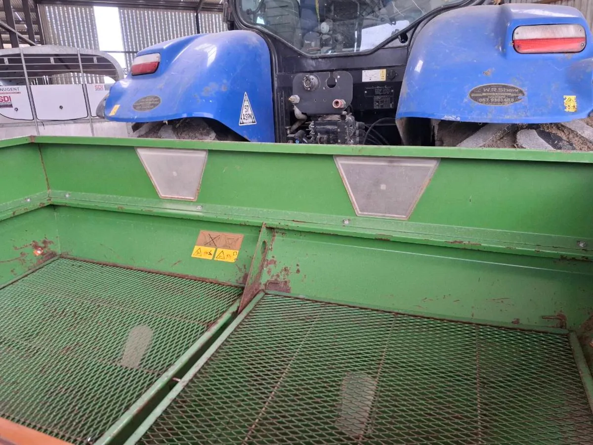 Fertiliser spreader - Image 2