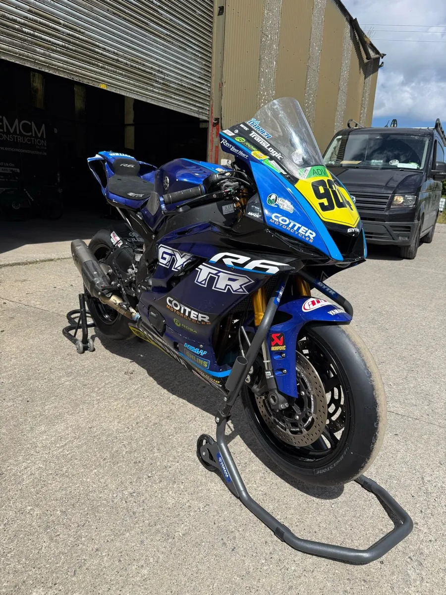 Yamaha R6 Race bike - Image 1