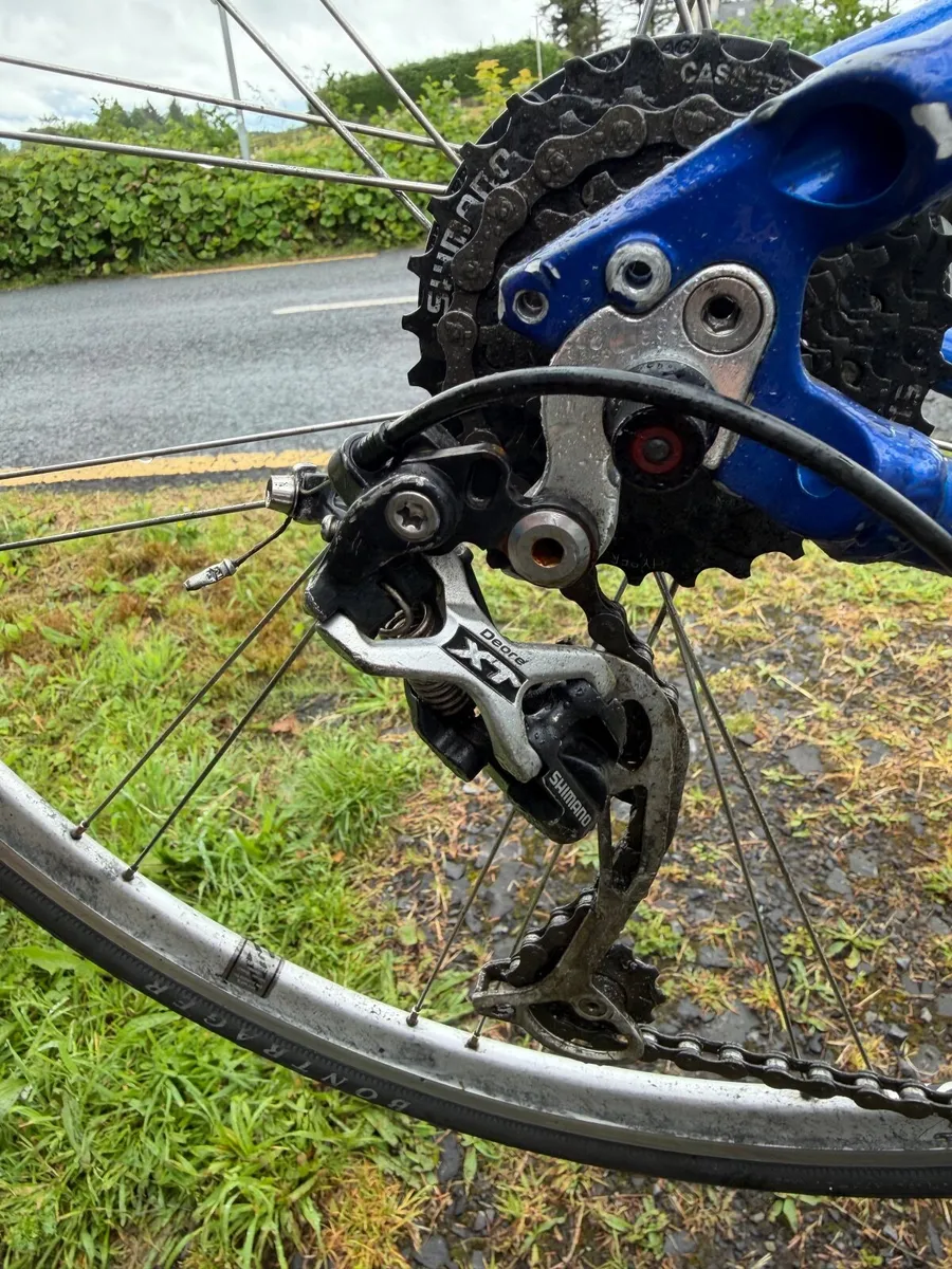 Road bike - Image 1
