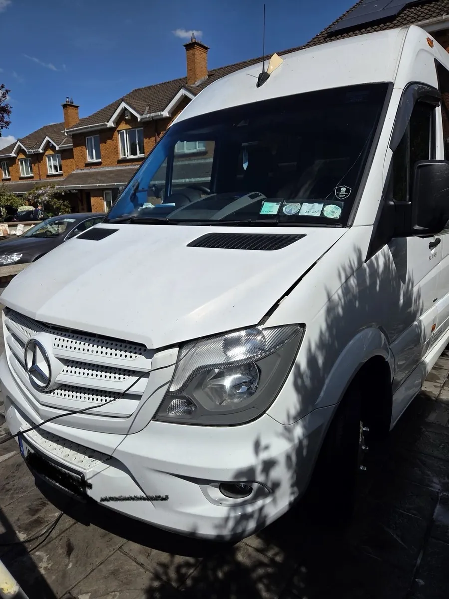 Mercedes Sprinter 16 Seater Minibus - Image 4