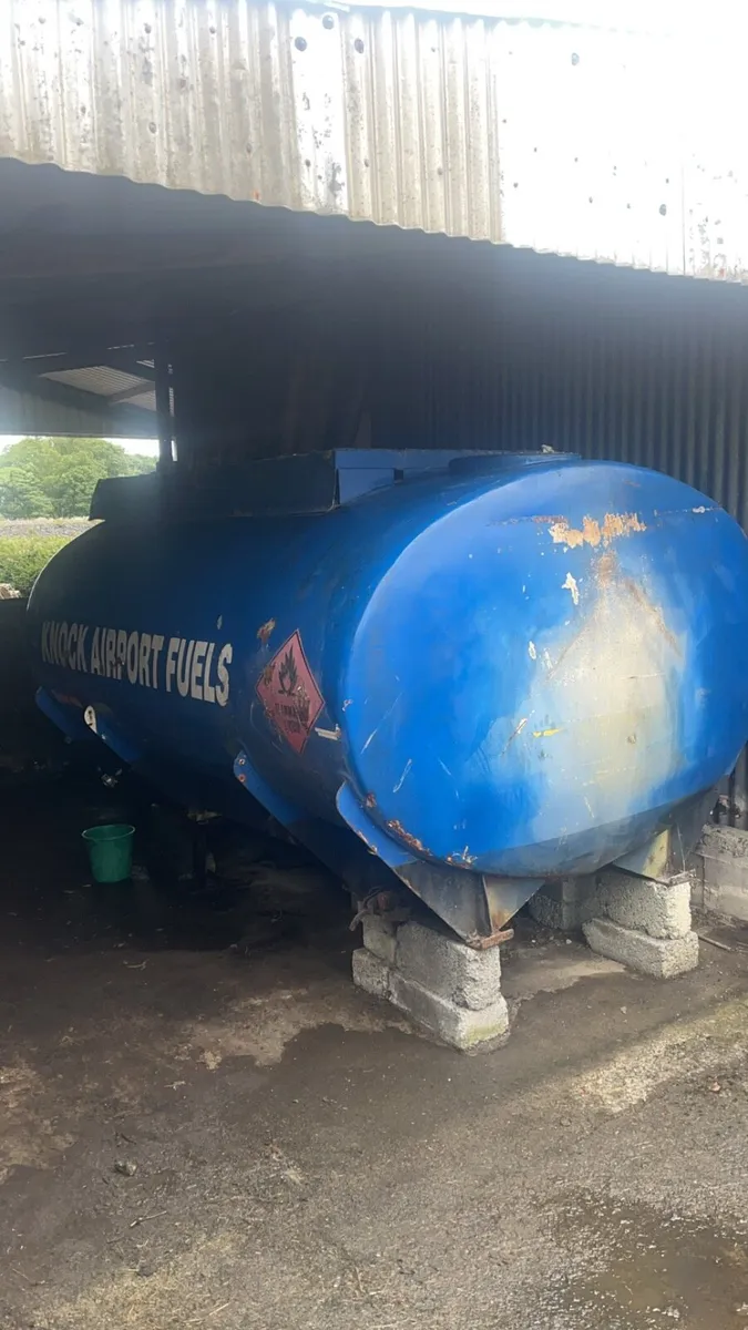 1750 gallon diesel tank - Image 1