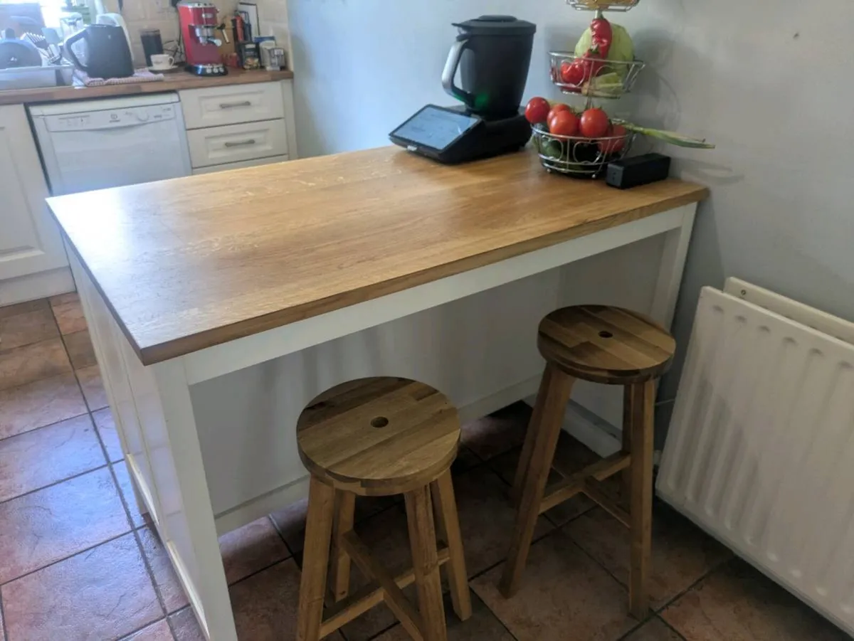 Kitchen island - Image 1