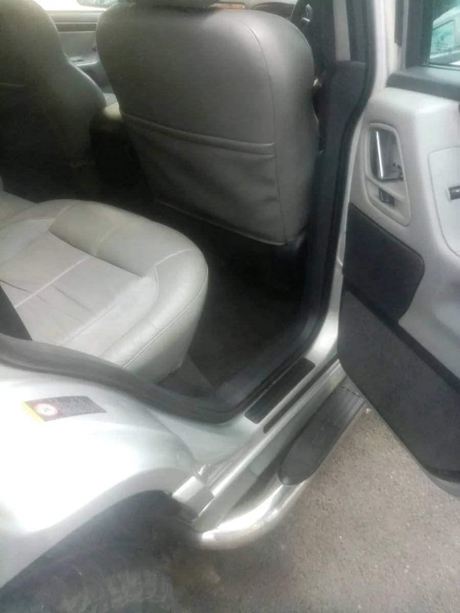 Jeep Grand Cherokee Overland - Image 2