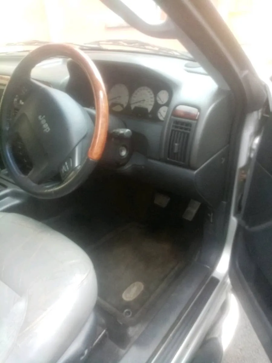 Jeep Grand Cherokee Overland - Image 4