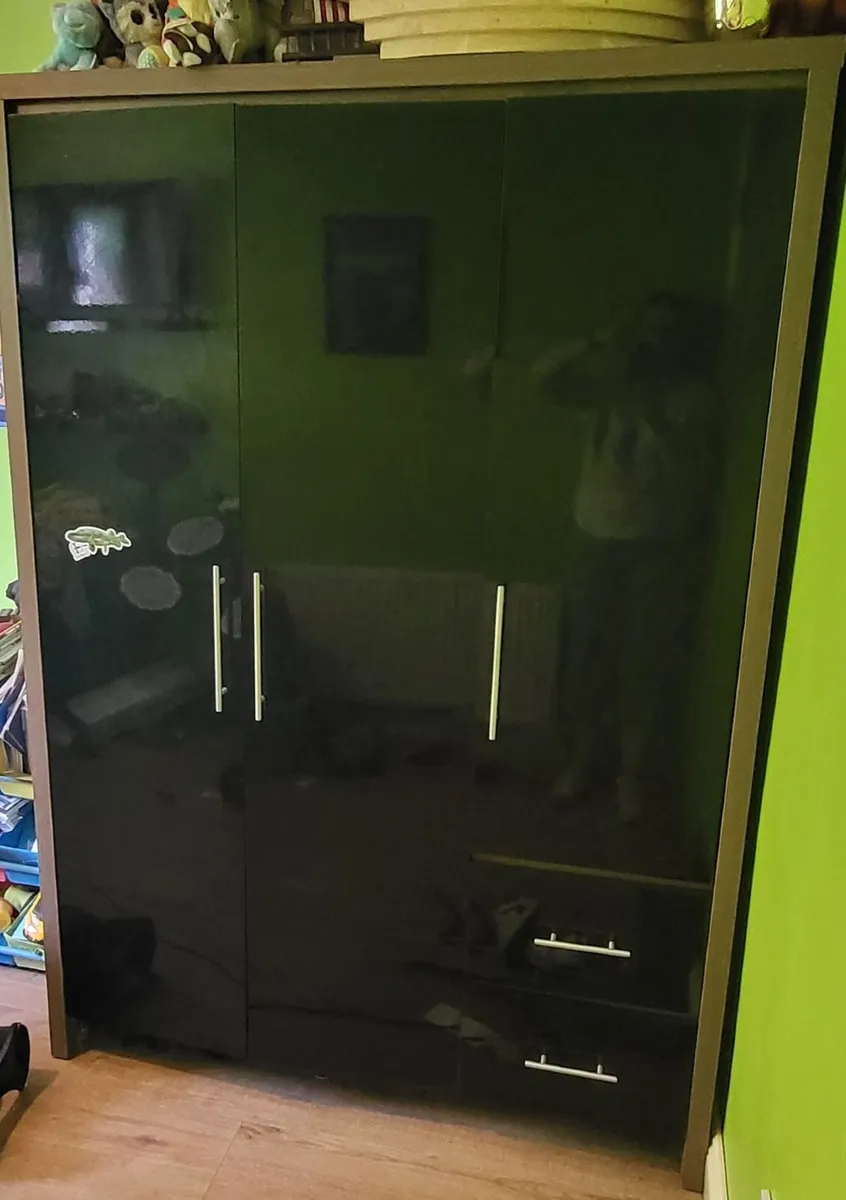 3 Door,  2 Drawer Wardrobe - Image 4