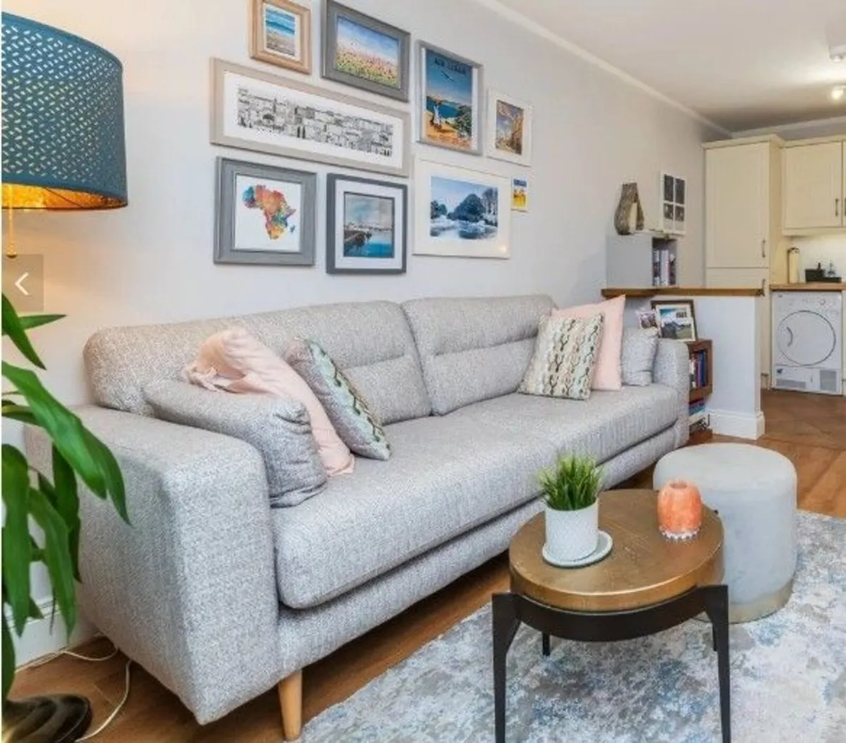 Light grey 3 seater sofa - like new - EZ Living - Image 1