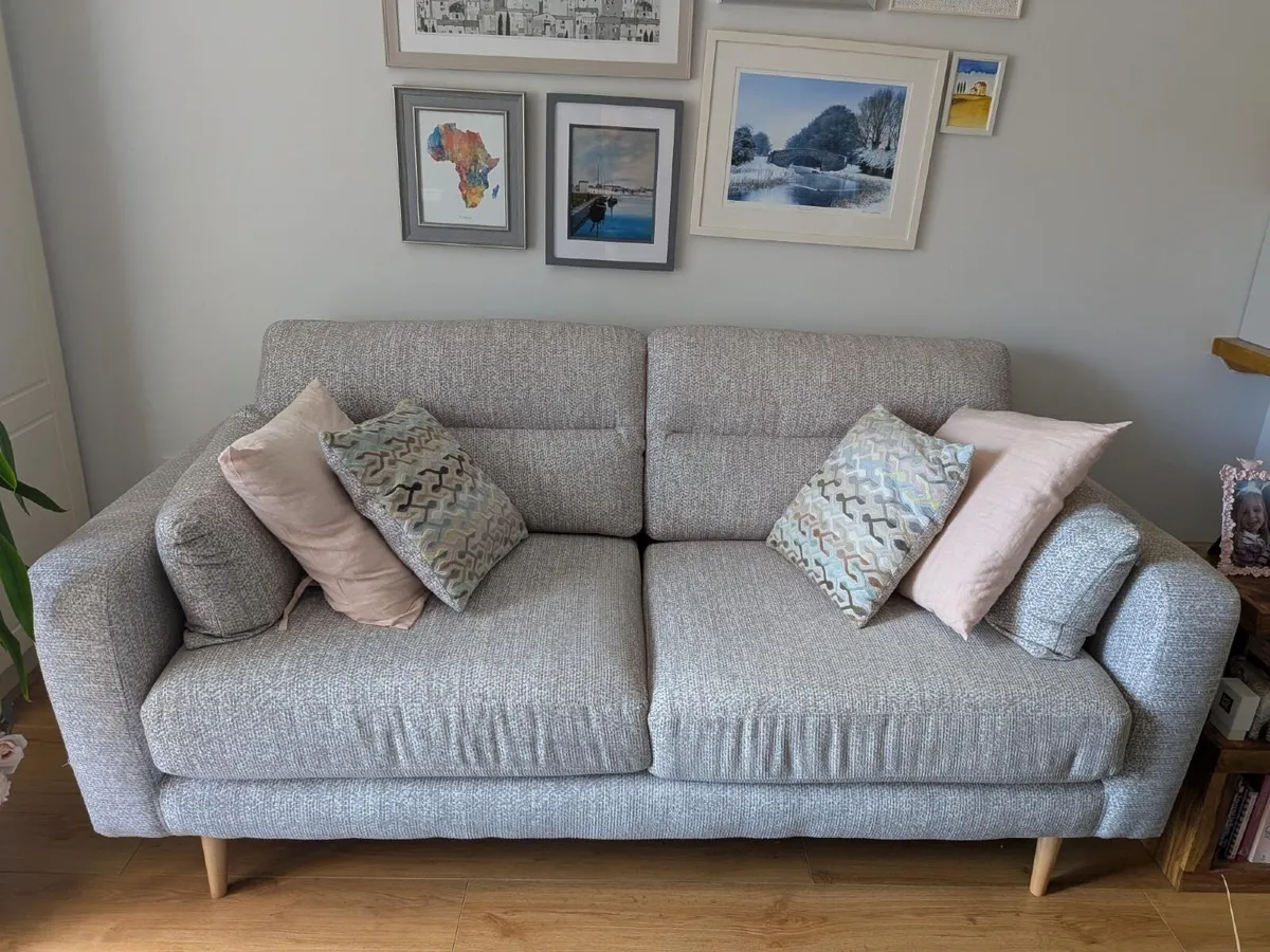 Light grey 3 seater sofa - like new - EZ Living - Image 3