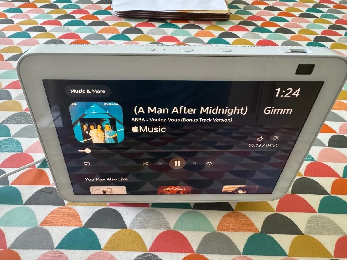 Alexa Show 8 Gen 2 with stand - Image 4