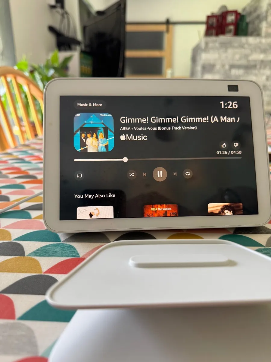 Alexa Show 8 Gen 2 with stand - Image 3
