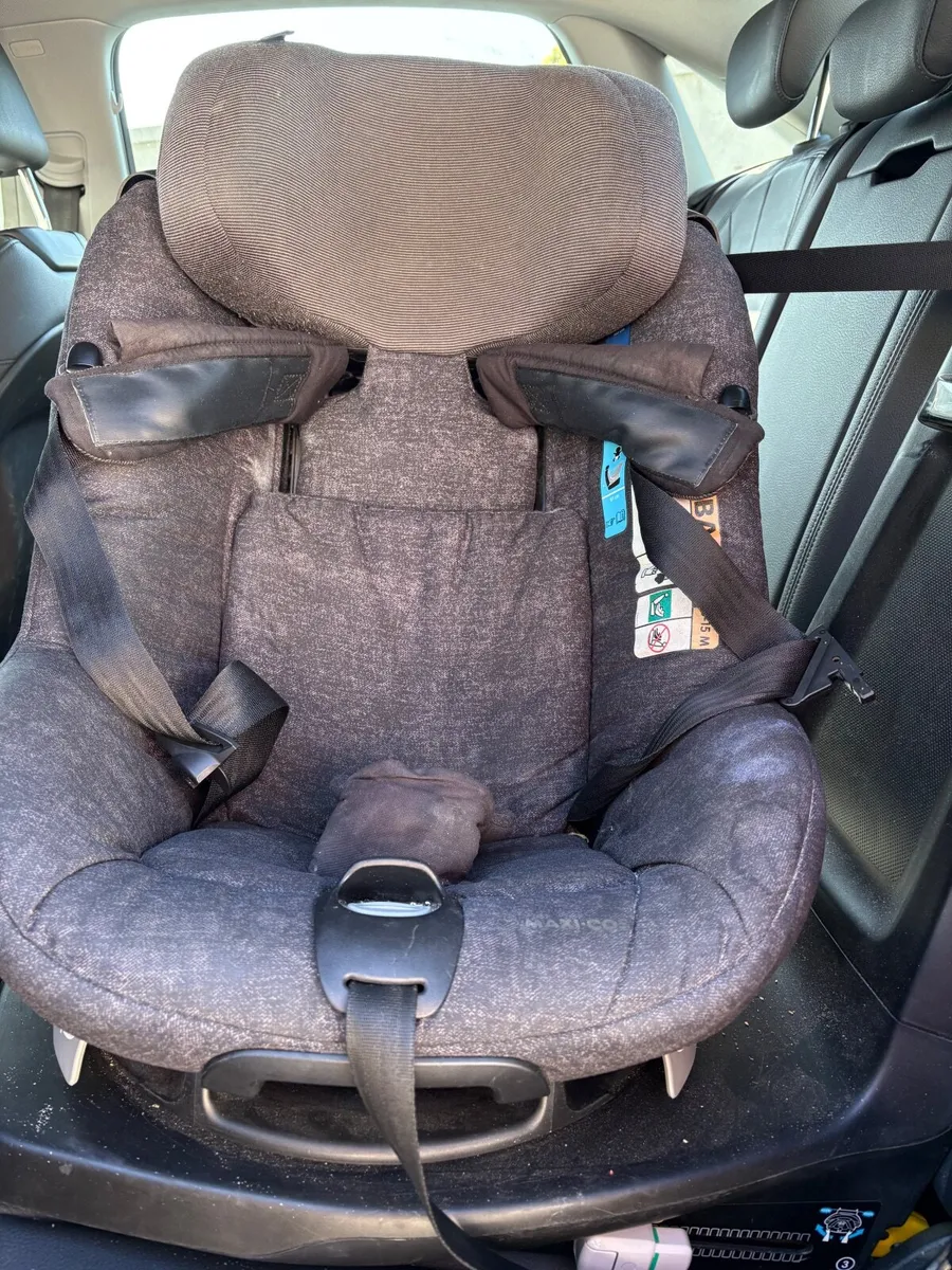 Maxi cosi axissfix plus car seat - Image 3