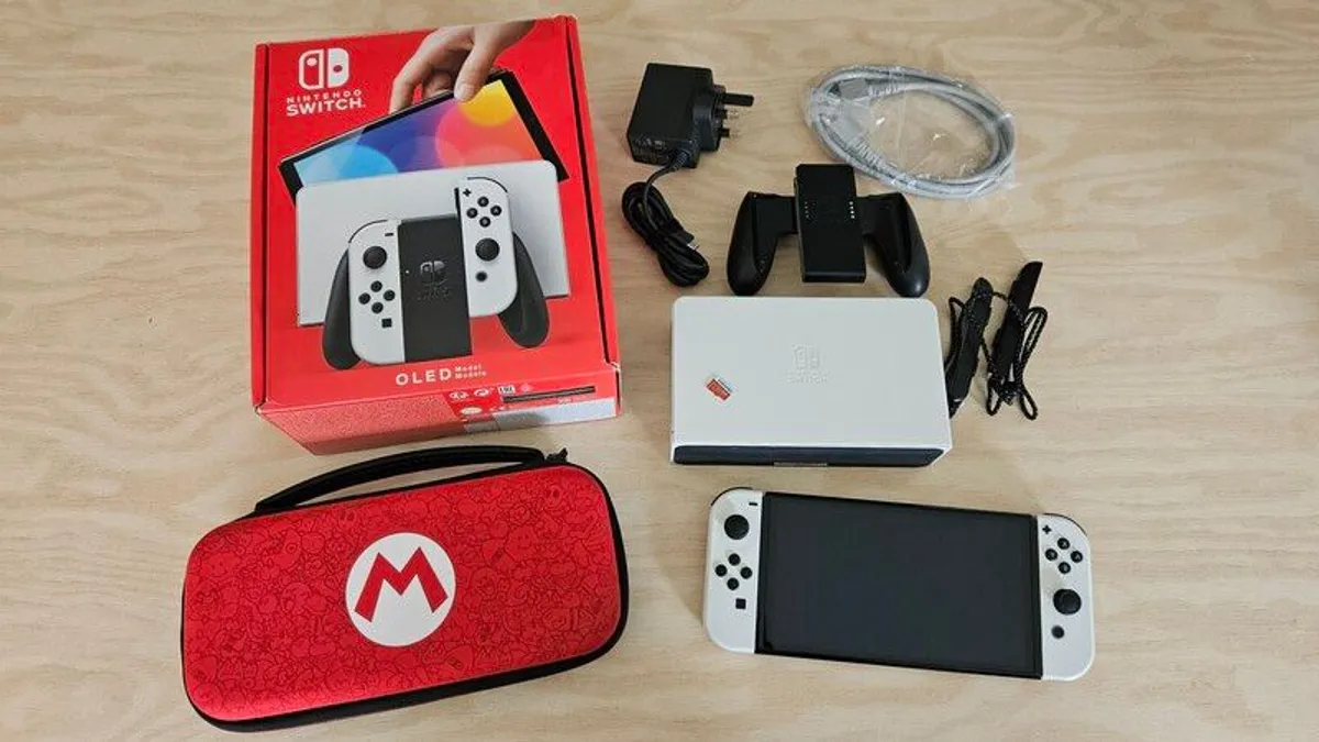 Nintendo Switch OLED, 128GB - Great condition plus extras - Image 2