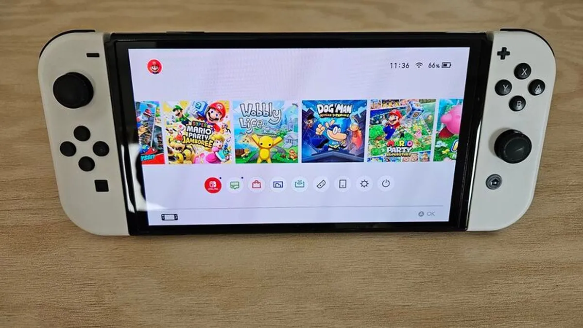 Nintendo Switch OLED, 128GB - Great condition plus extras - Image 3