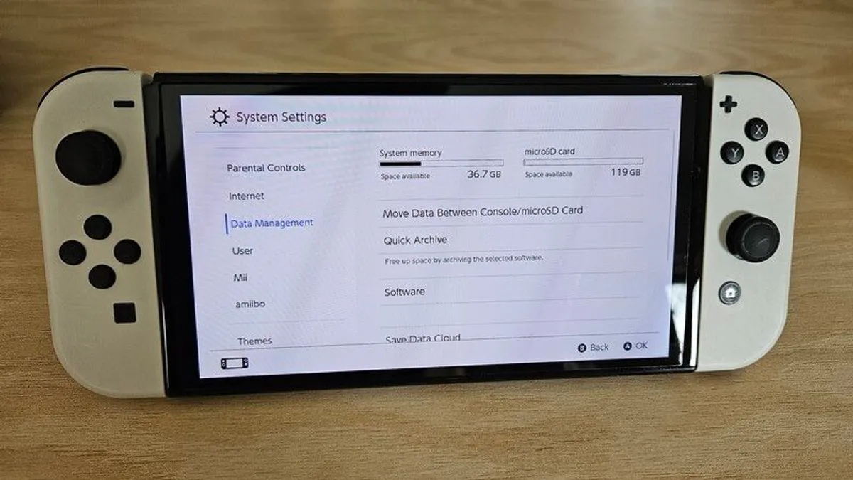 Nintendo Switch OLED, 128GB - Great condition plus extras - Image 4